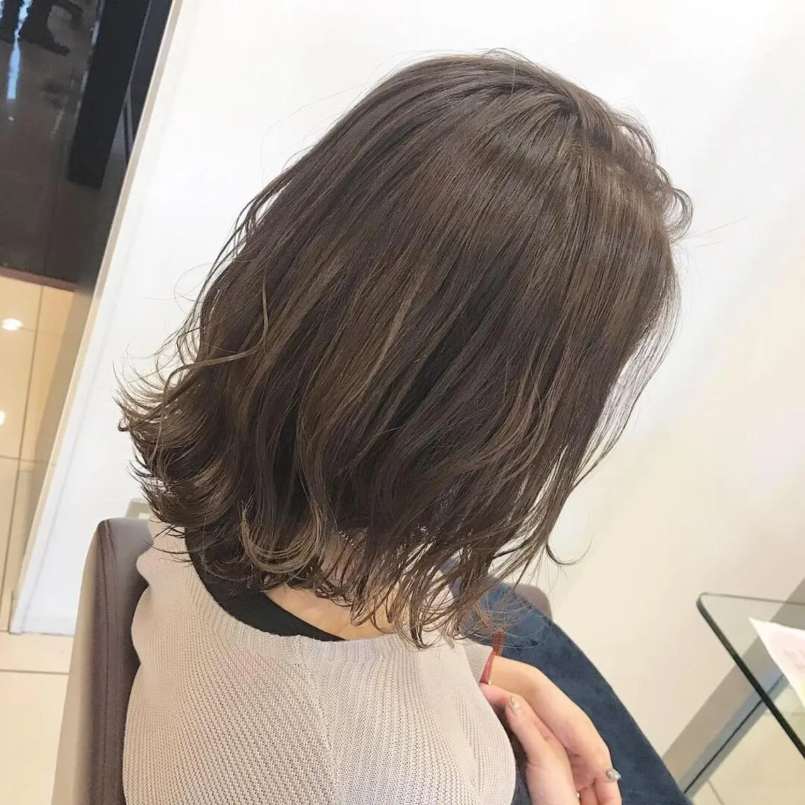 ミディアム カラー アッシュ アッシュブラウン ブリーチ ブラウンカラー 透明感カラー 鈴木 翔梧のヘアスタイル