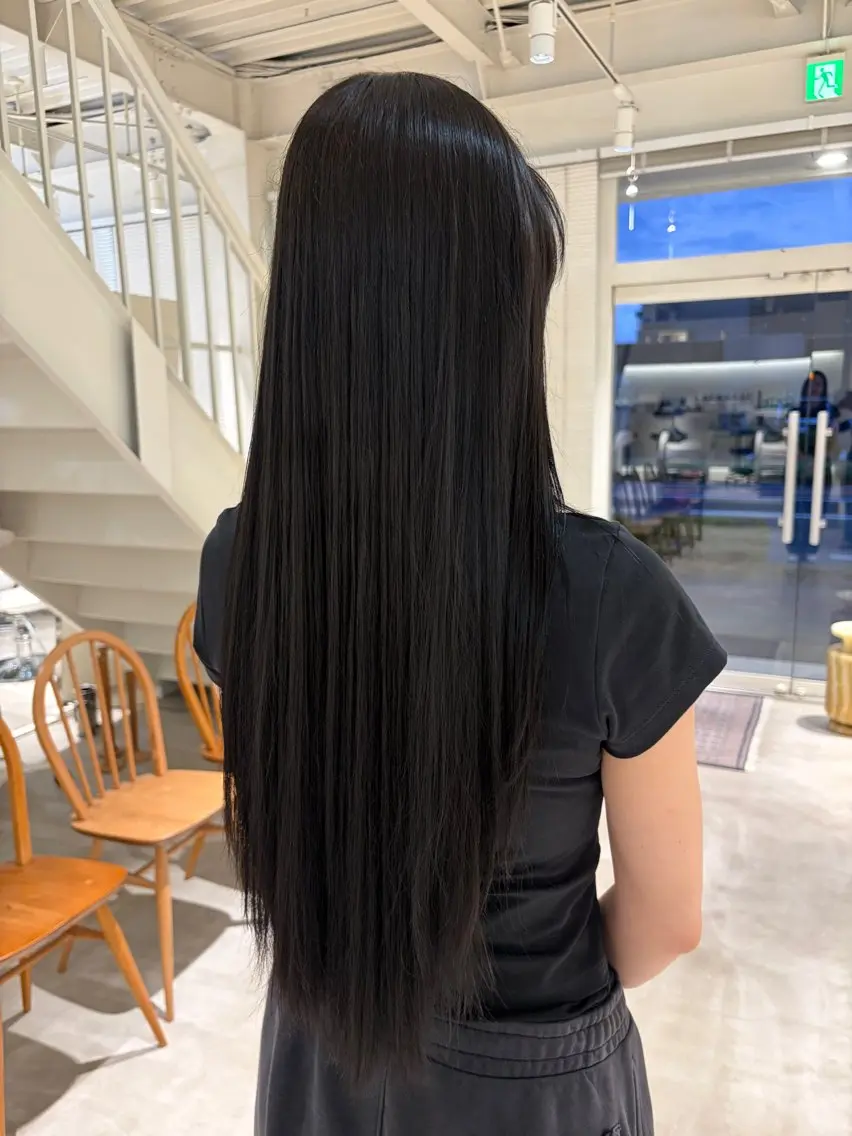 ロング ヘアカラー 周東 芽依のヘアスタイル