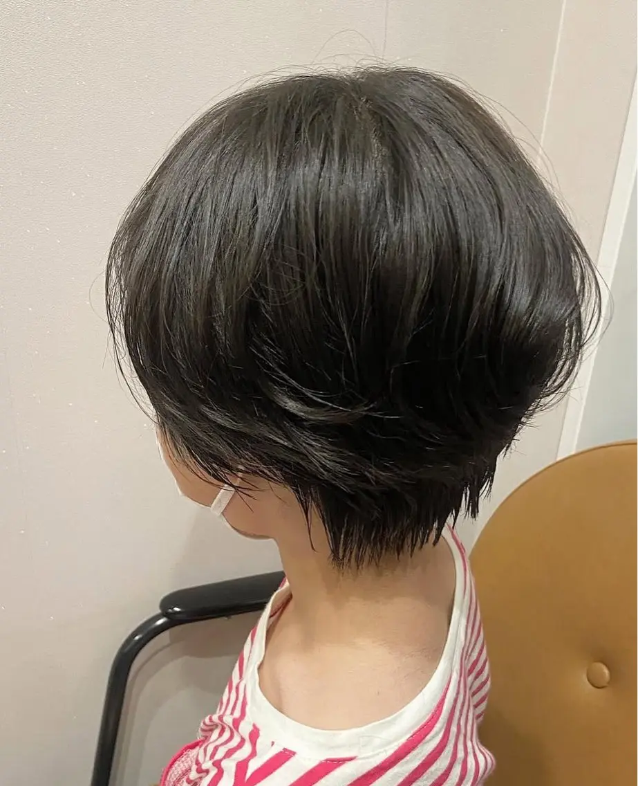 ショート ショートヘア 𝒇𝒍𝒂𝒕/ 𝐇𝐈𝐍𝐀のヘアスタイル