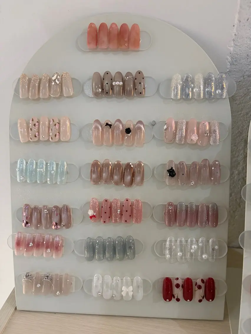 【ちゅるんワンカラー+4本アート☆シンプルコース】¥5,500→¥4,000 オフ込みの写真