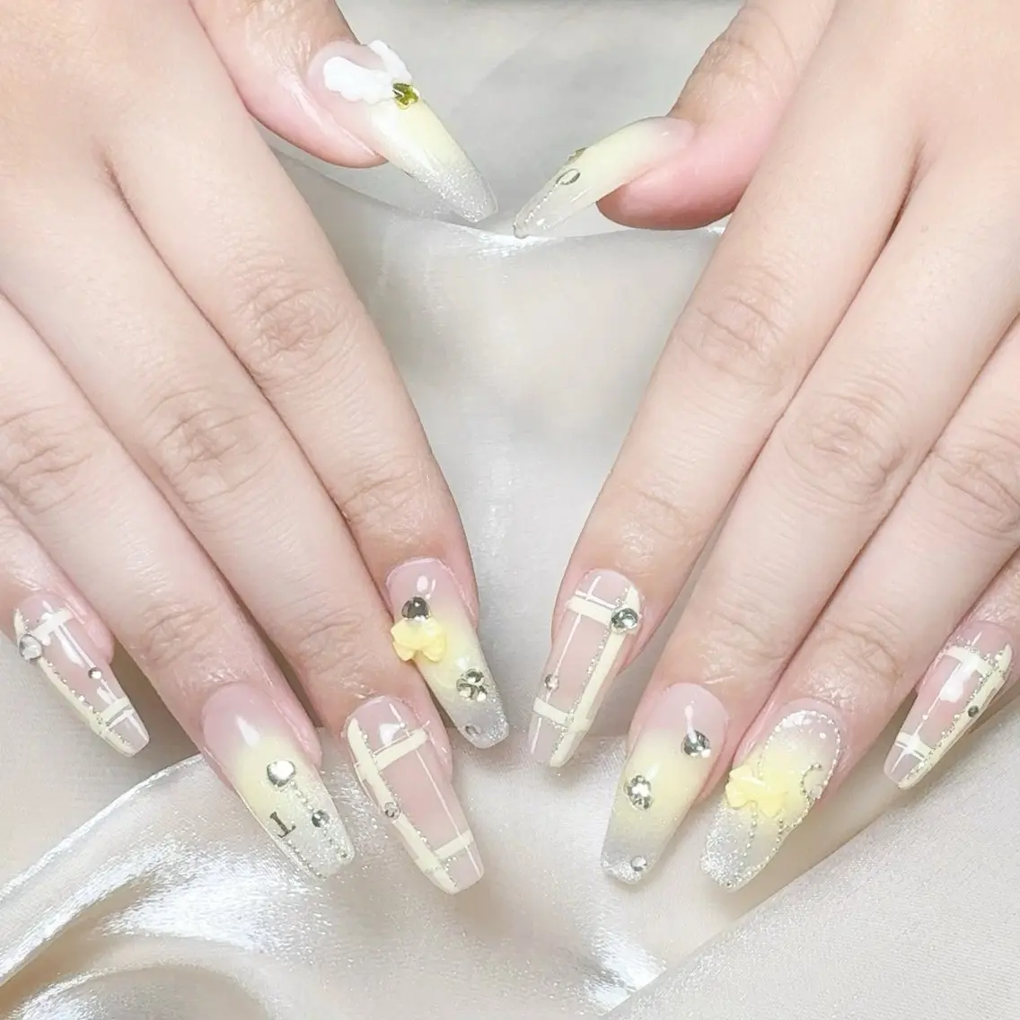 メンズ ネイル メンズ韓国風 アートネイル オーロラネイル ガーリー キラキラネイル ハンドネイル Nail salon 木にいるのネイルデザイン