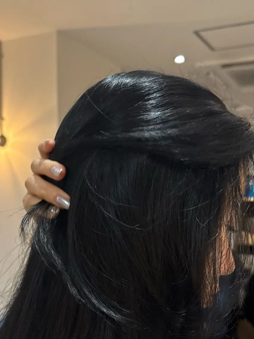 カラー 黒髪 ブリーチ ブルーカラー ブルーブラック ブリーチなしカラー 脇 幸枝のヘアスタイル