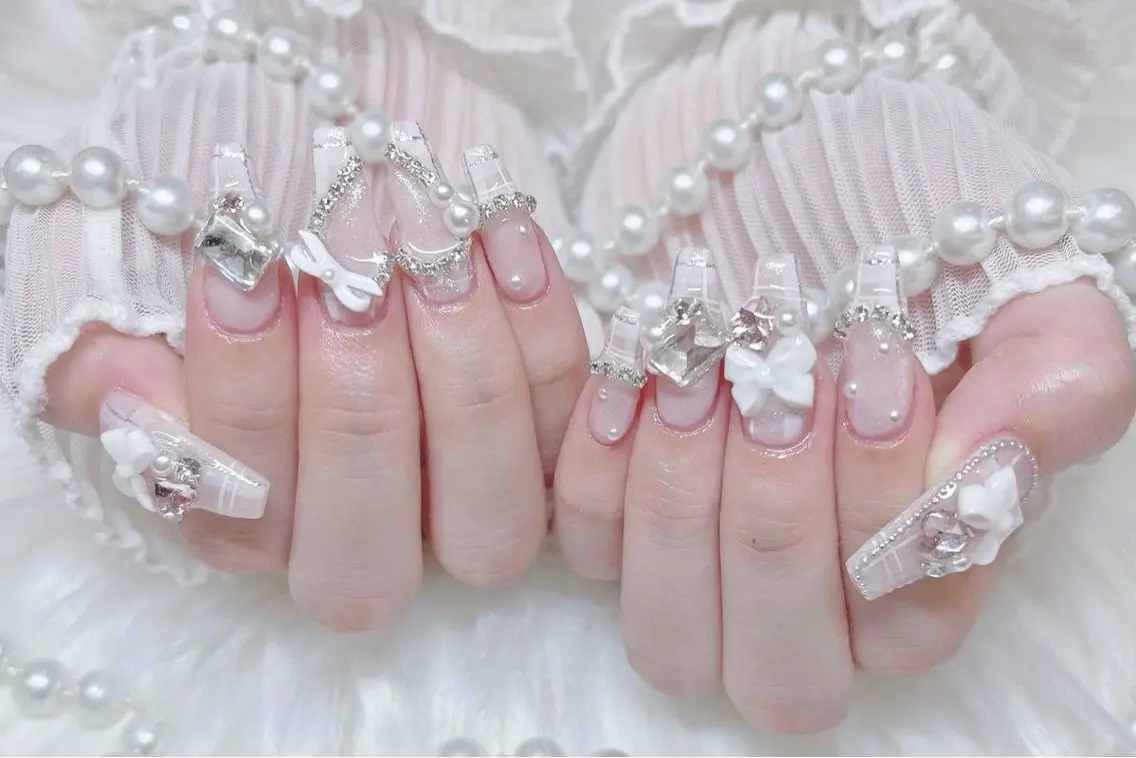 ネイル 長さ出し キラキラネイル 韓国ネイル ロングネイル ワンホンネイル ハンドネイル Josie nail salonのネイルデザイン