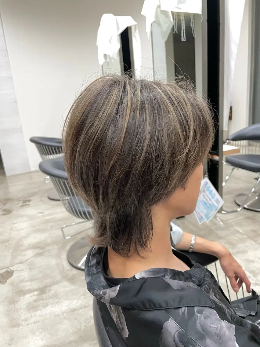 ショート カラー ブリーチ ハイライトカラー ハイライト ヘアカラー 芳賀 風斗のヘアスタイル