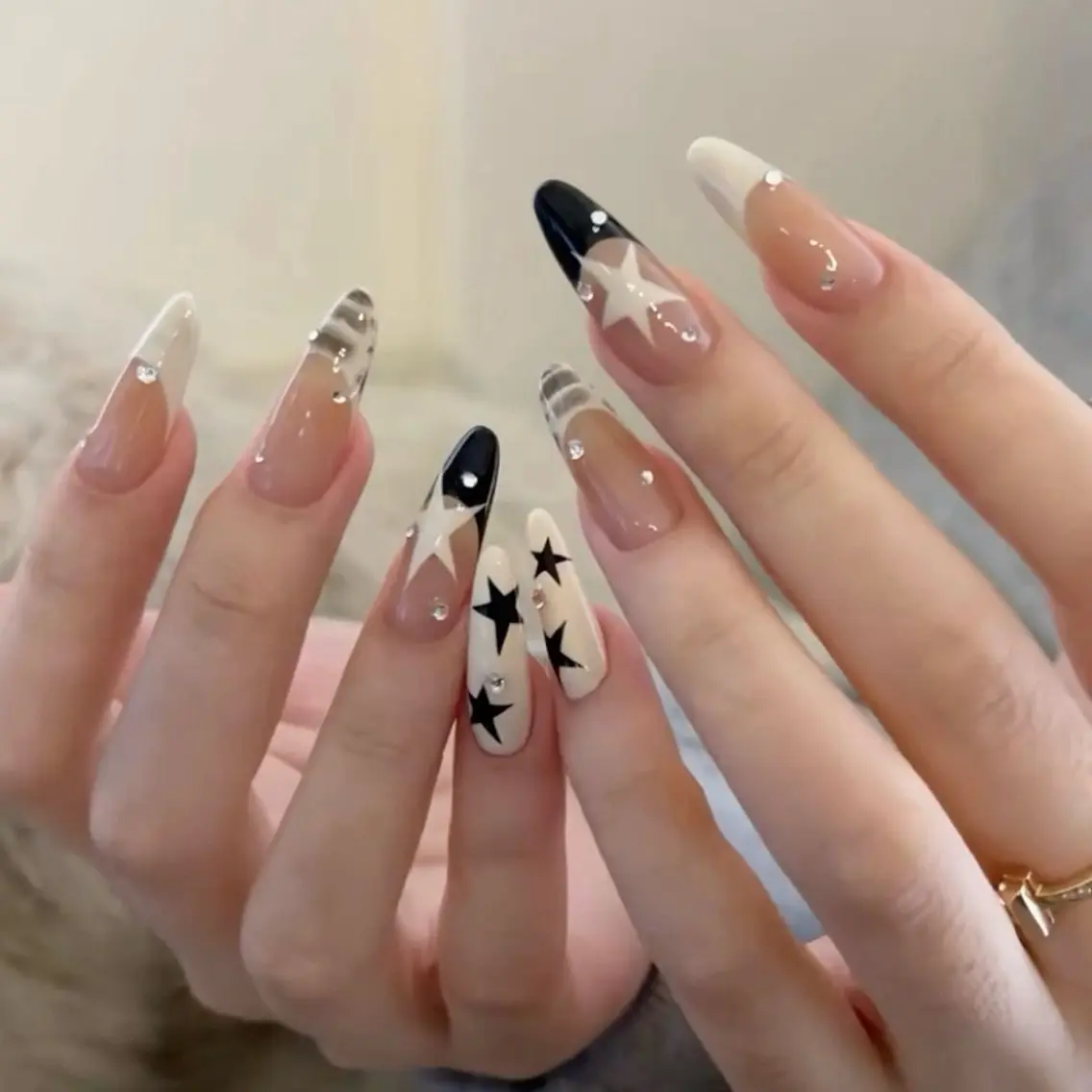 ネイル フレンチネイル ジェルネイル 韓国ネイル ロングネイル スカルプネイル ハンドネイル Blingg NailStudioのネイルデザイン