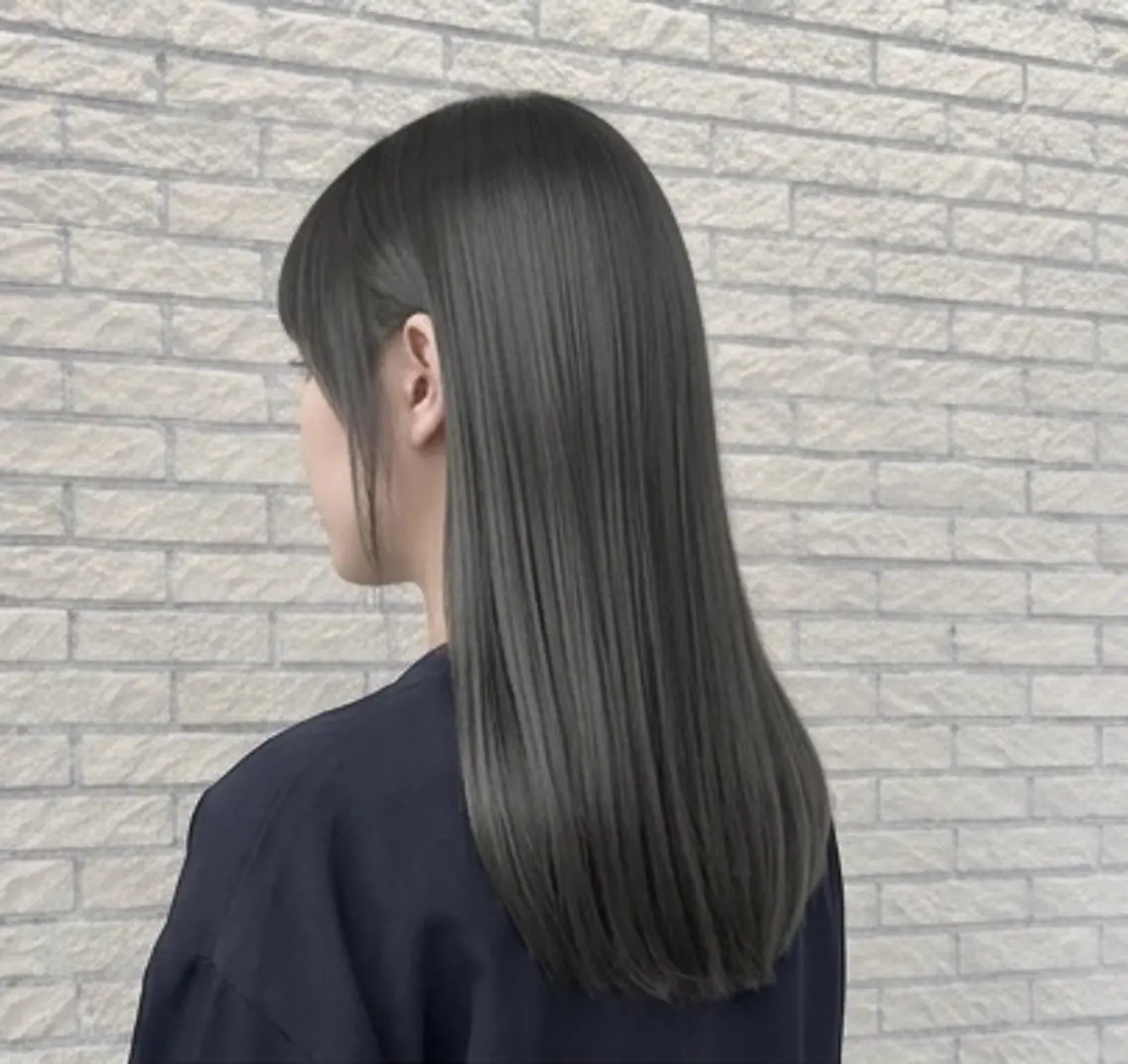 ロング 透明感カラー特化若山 結愛のヘアスタイル