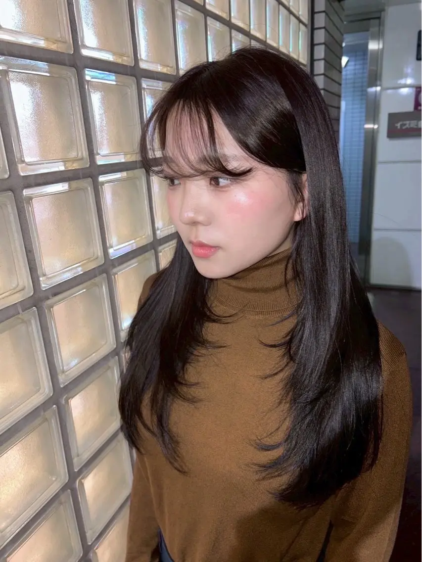 ロング 水内 由依のヘアスタイル