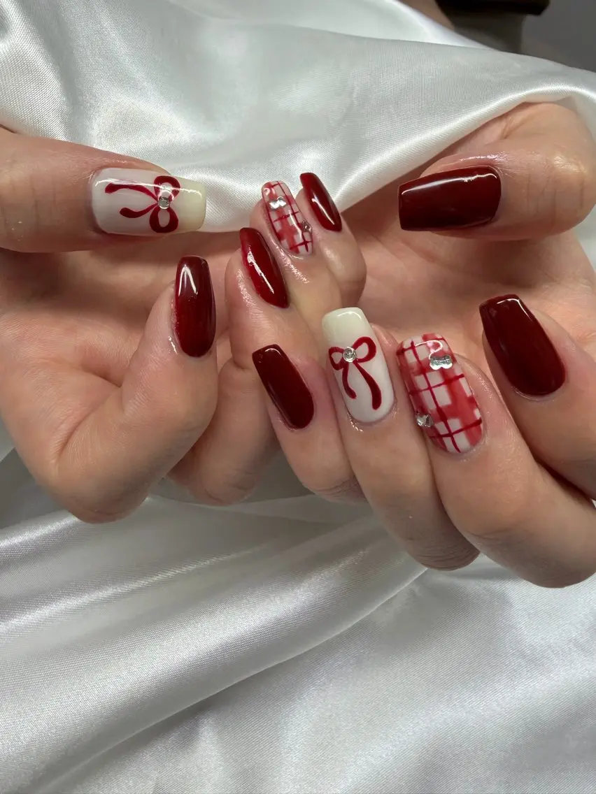 ネイル ボルドー リボン ハンドネイル Mynail プライベートサロンのネイルデザイン