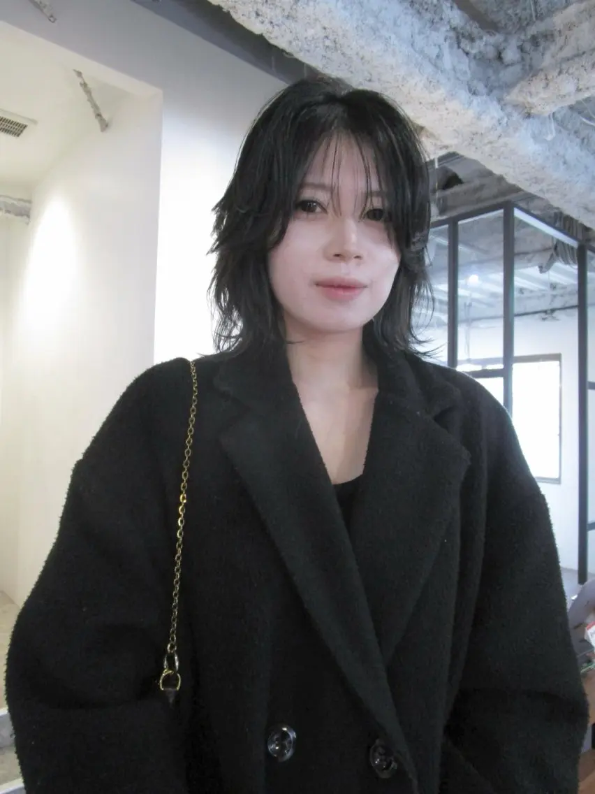 ミディアム カラー 黒髪 顔周りカット カット ヘアカラー yu maのヘアスタイル