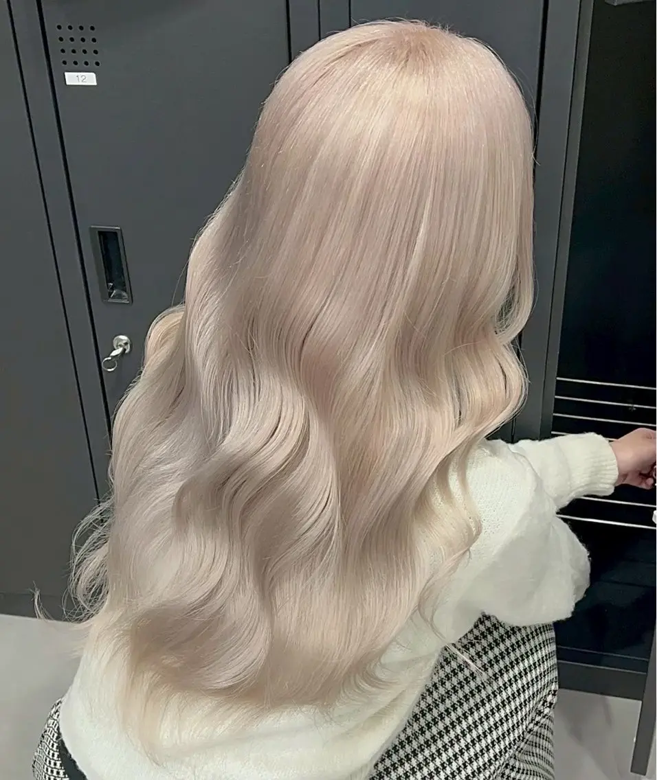 ロング ヘアカラー コスギ ユカナのヘアスタイル