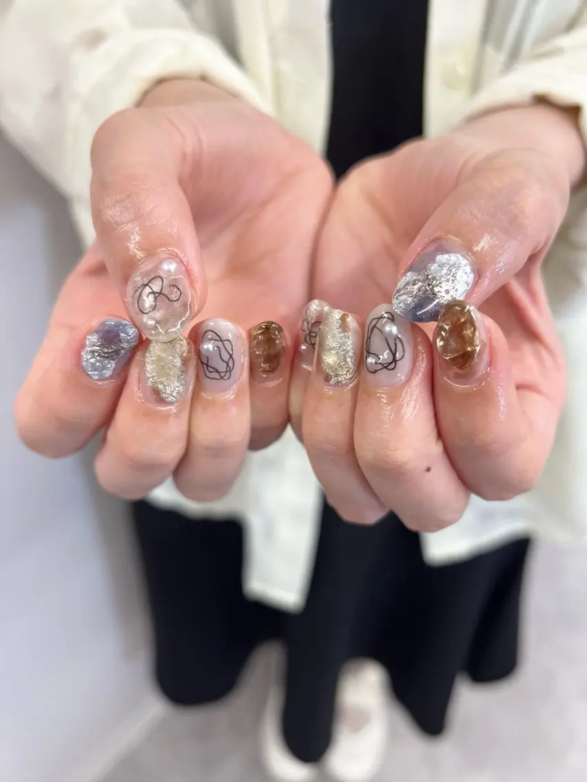 ネイル オーロラネイル ジェルネイル ゴールド ミラーネイル ネイビー ハンドネイル ハンドケア Bana_ Nailのネイルデザイン