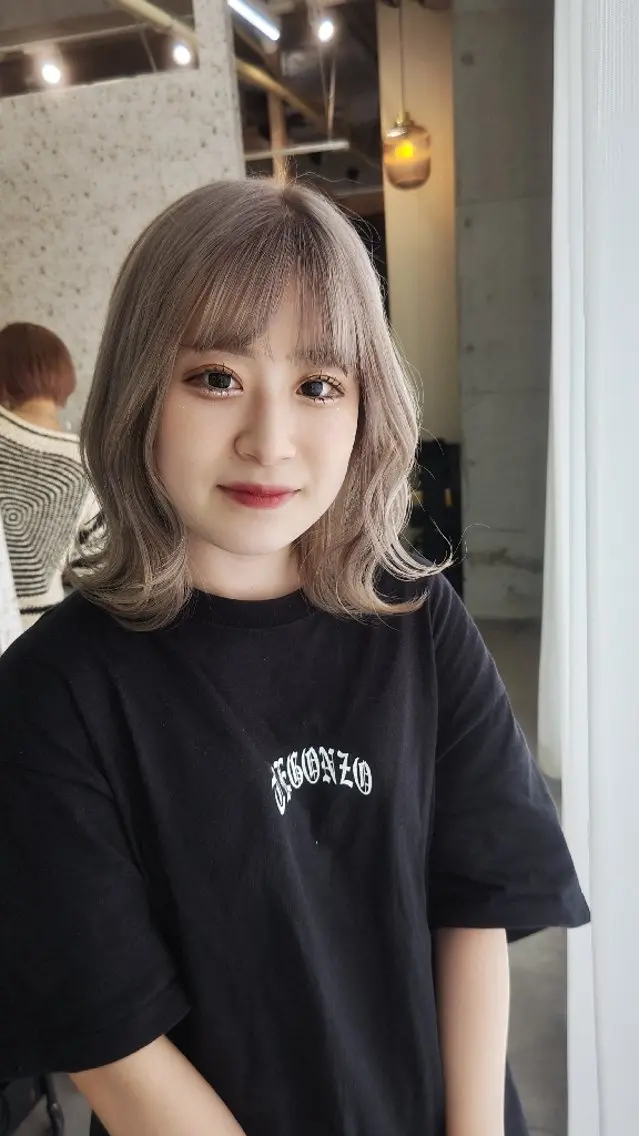 ミディアム カラー ブリーチ グレージュ ミルクティーグレージュ 髪質改善.縮毛矯正 ×韓国ヘアyukiのヘアスタイル