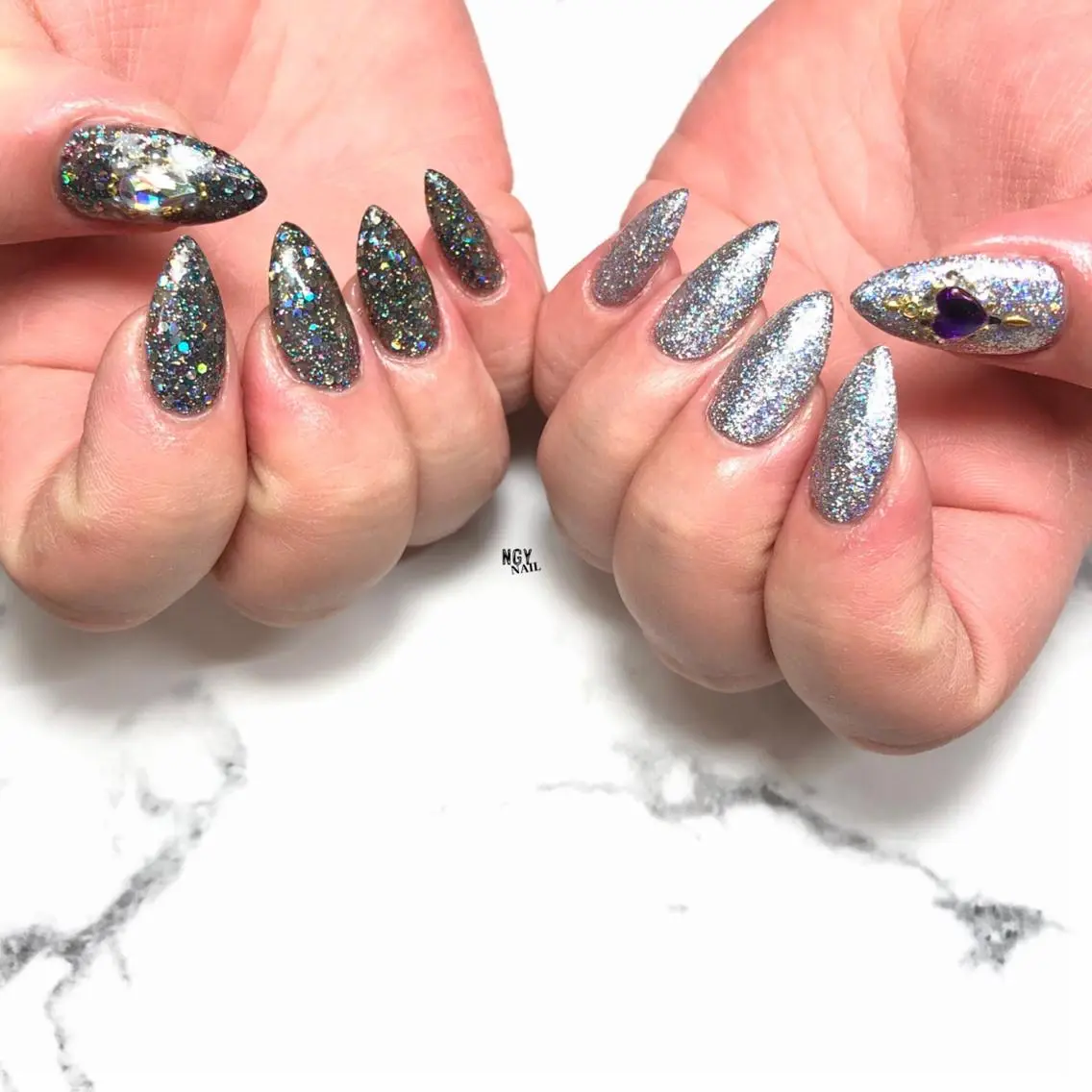 ネイル オーロラネイル キラキラネイル 韓国ネイル ラメ(グリッター) ロングネイル ハンドネイル NAIL NOWのネイルデザイン