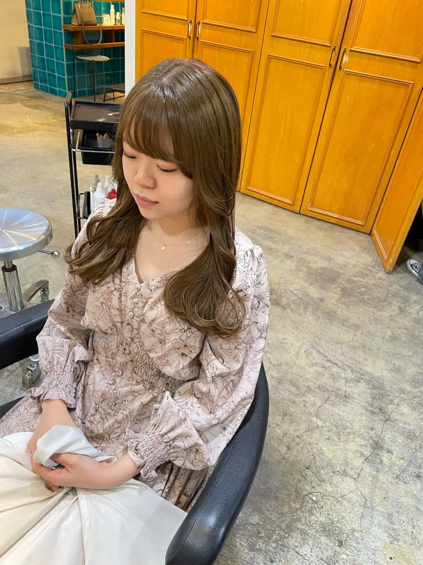 セミロング カラー ベージュカラー ブリーチ ダブルカラー ブリーチなしカラー ヘアカラー トリートメント MIOベージュカラー 柔らかいカラーのヘアスタイル