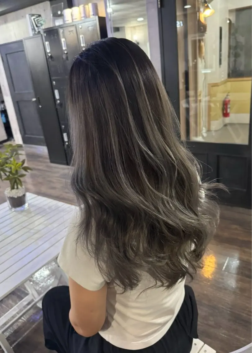 ロング レイヤーカット特化 💜SARIのヘアスタイル