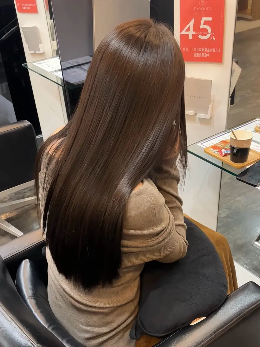 ロング カラー アッシュ アッシュグレー アッシュグレージュ ベージュカラー ブリーチ カット ヘアカラー 《ブリーチなし》 ベージュ/あゆむのヘアスタイル