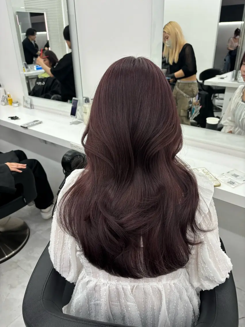 ロング カラー 抜け感レイヤー︴ ニュアンスカラーのヘアスタイル