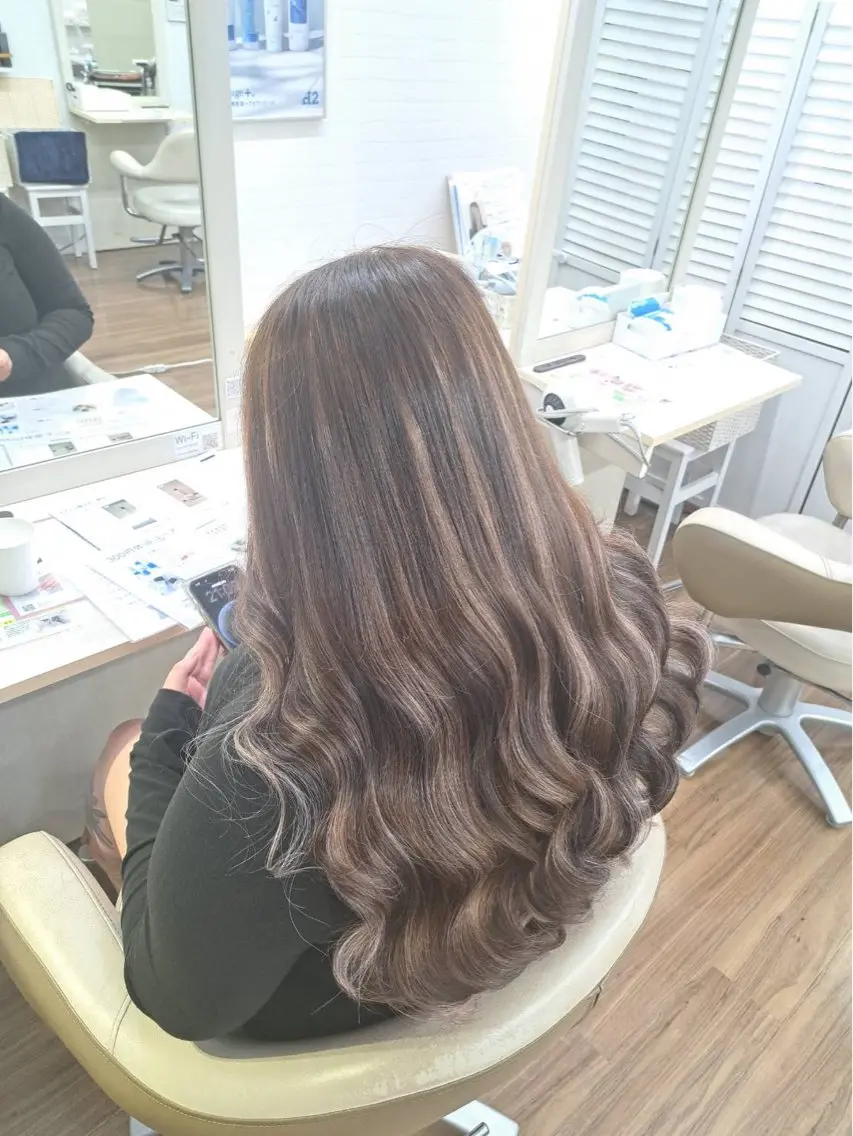 ロング ハイライト エクステ GLOSS 心斎橋 山上のヘアスタイル