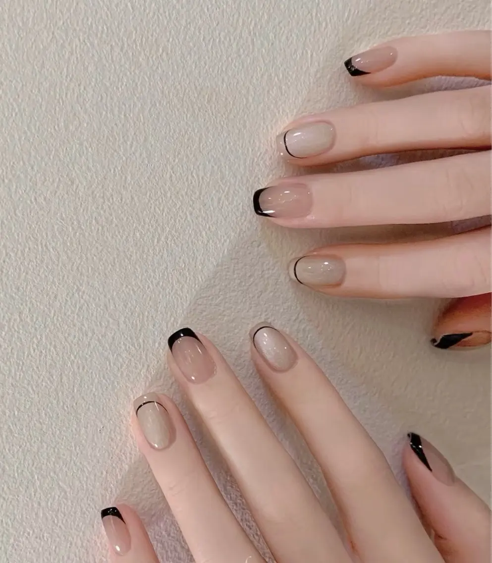 ネイル チークネイル 長さ出し フラワーネイル フレンチネイル ガーリー sun nail池袋 モデル募集のネイルデザイン
