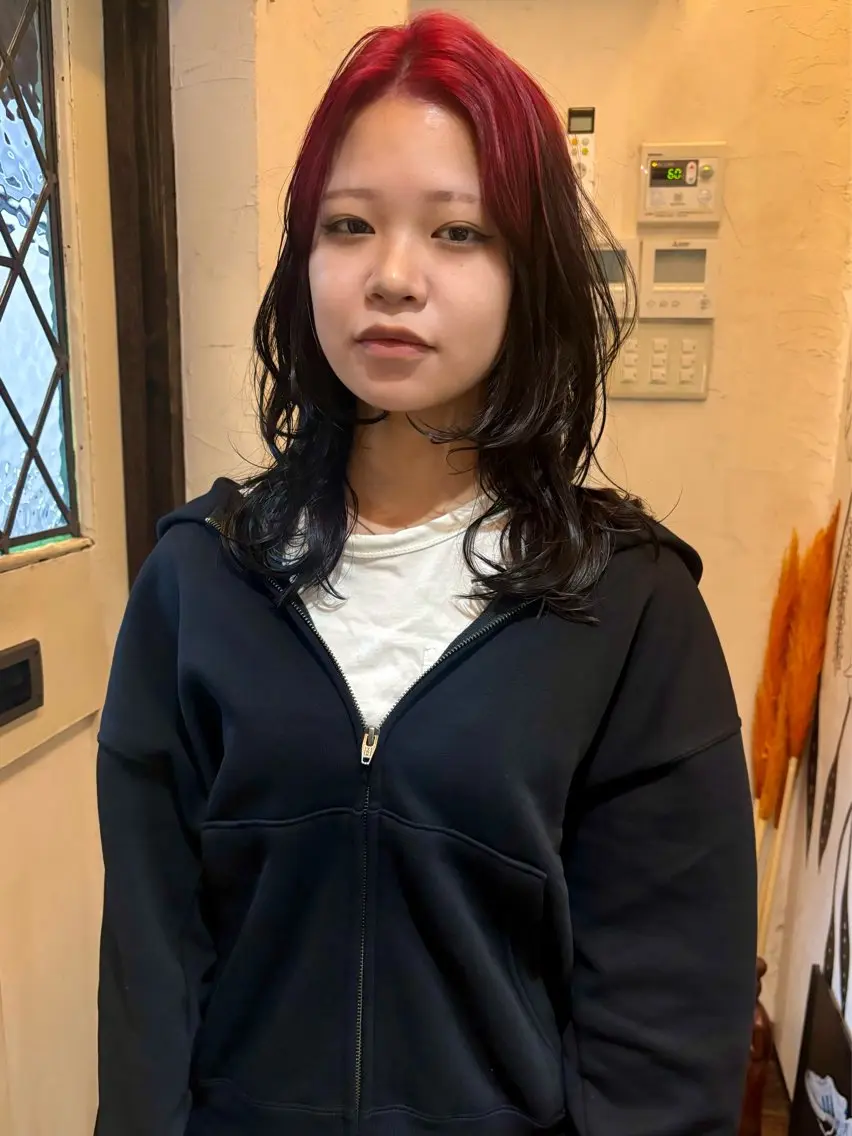ミディアム レイヤーカット カット ヘアカラー 大石 朱純のヘアスタイル