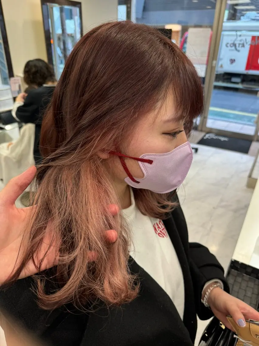 セミロング カラー ヘアアレンジ 切りっぱなしボブ ミストバング ベージュカラー ブリーチ デザインカラー ヘアカラー トリートメント 目黒 碧人のヘアスタイル