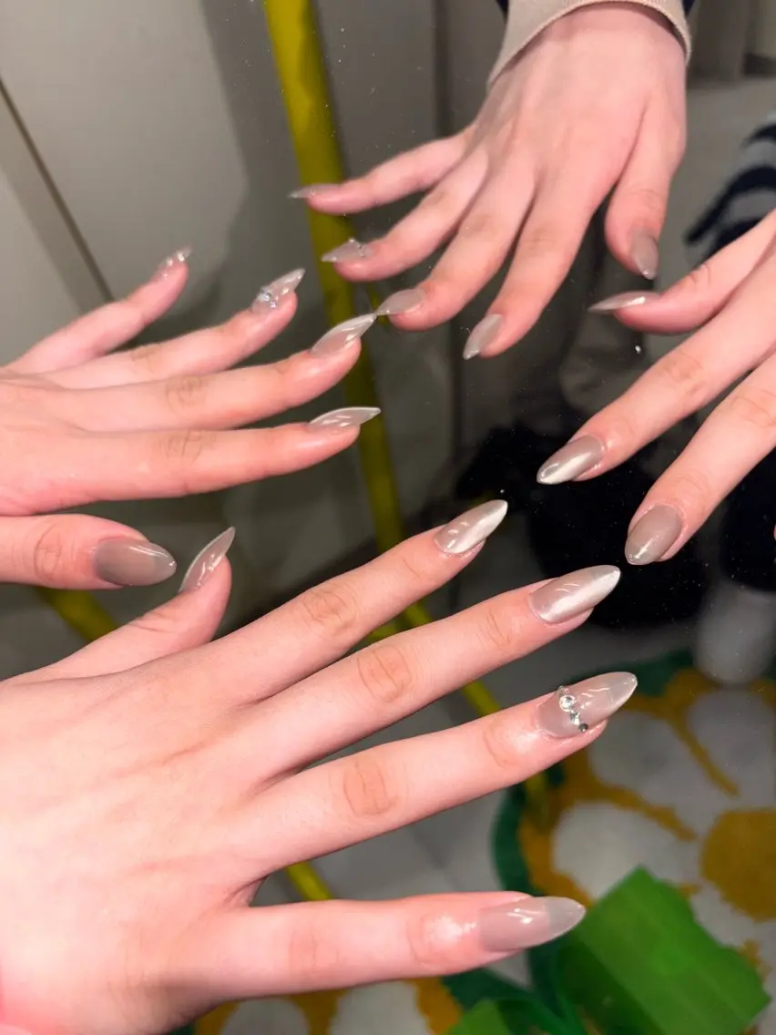 ネイル マグネットネイル ミディアムネイル シンプルネイル 33nail✴️栄 スミレ❇️Gel-xのネイルデザイン