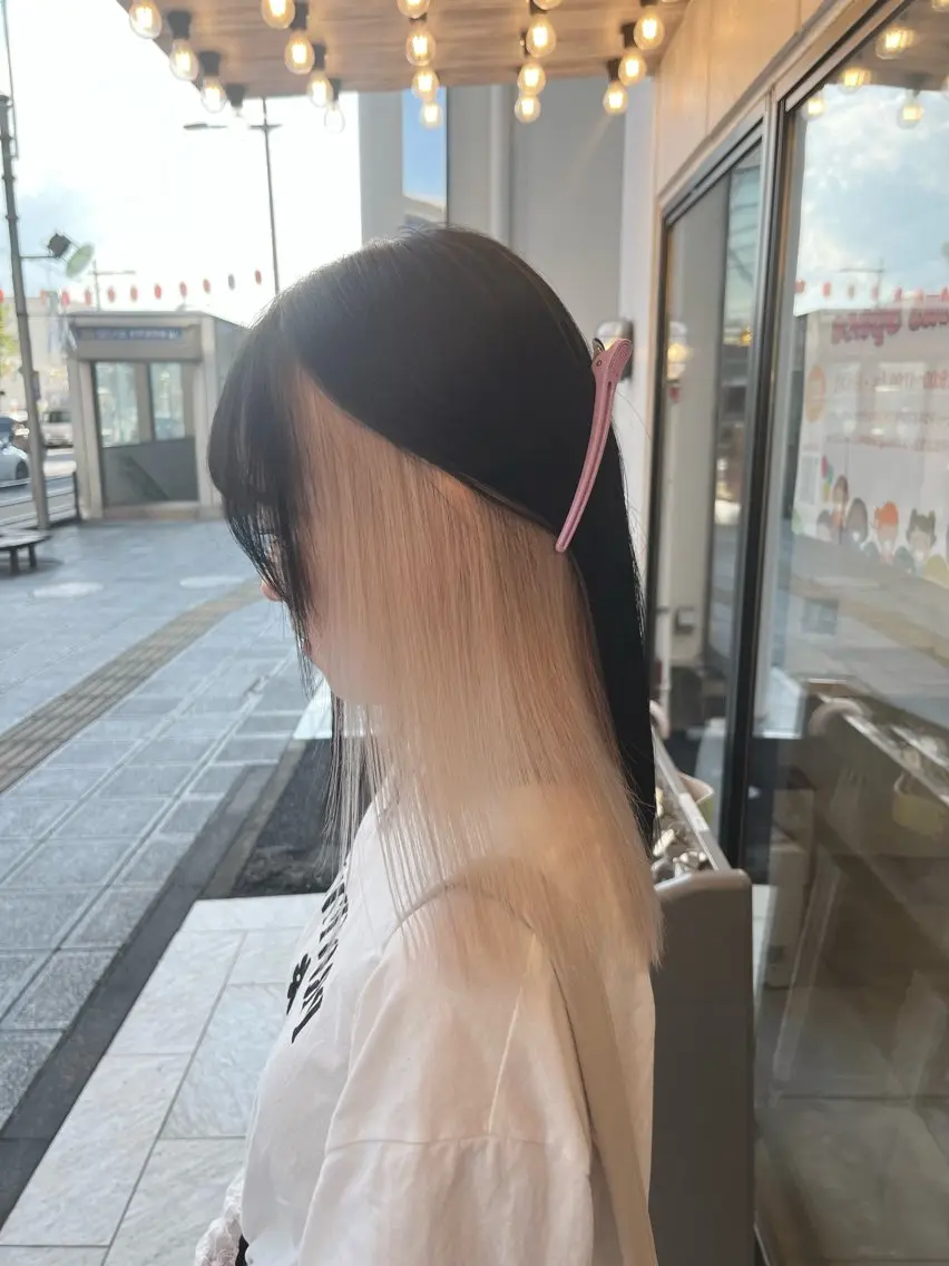 セミロング ヘアカラー 吉原葵/ハイトーン /インナーカラーのヘアスタイル
