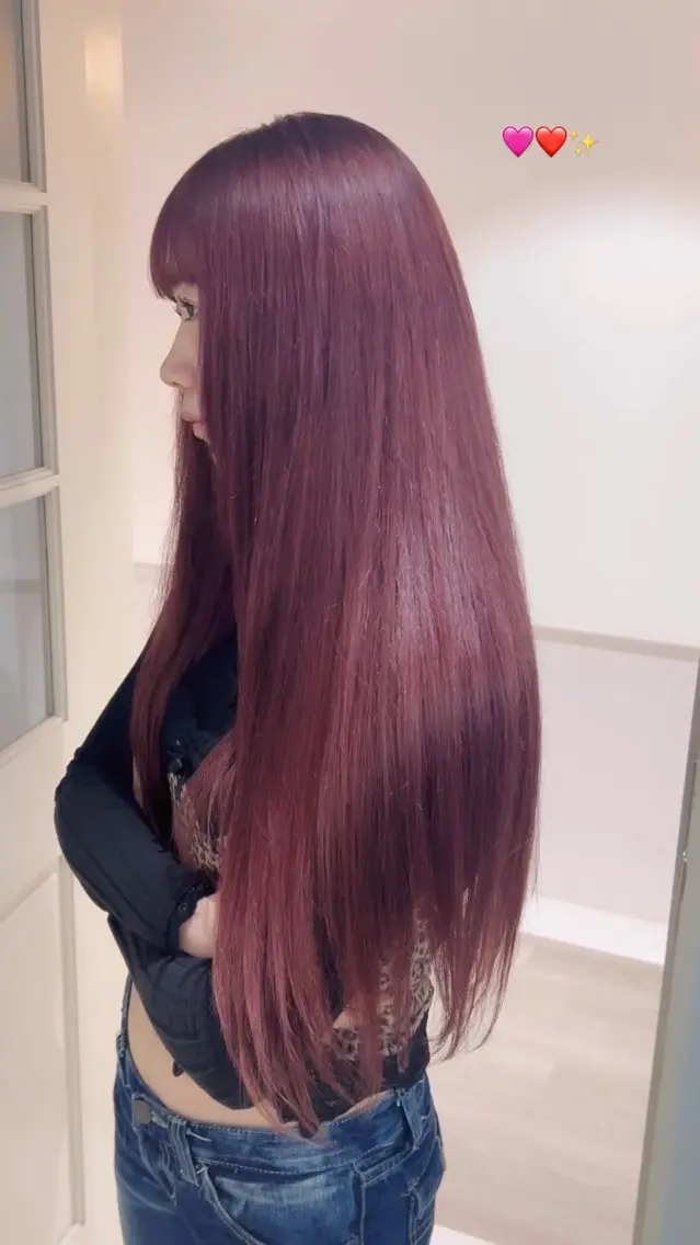 カラー ニトウ レイナのヘアスタイル