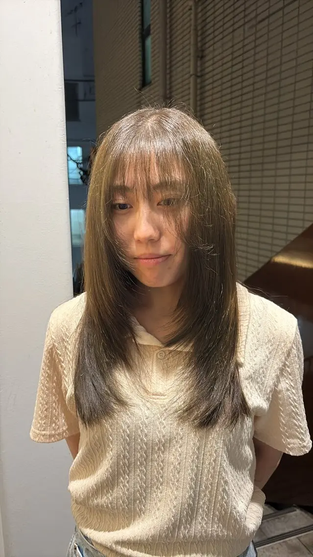 ミディアム カラー ベージュカラー オリーブベージュ 顔まわりレイヤー 顔周りカット レイヤーカット ヘアカラー トリートメント anji /パーマ・ハイトーンのヘアスタイル
