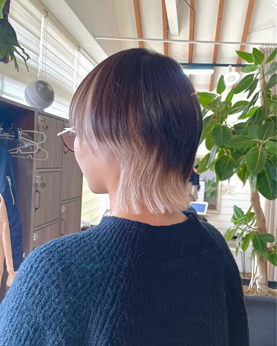 ミディアム カラー インナーカラー ウルフカット 奥田 誠司のヘアスタイル