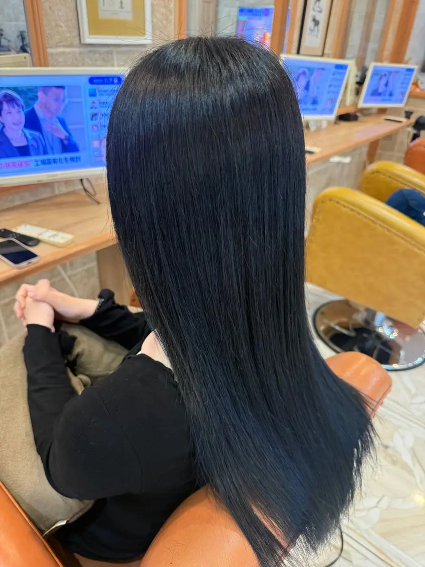 ロング カラー ヘアカラー 井関 夢菜のヘアスタイル