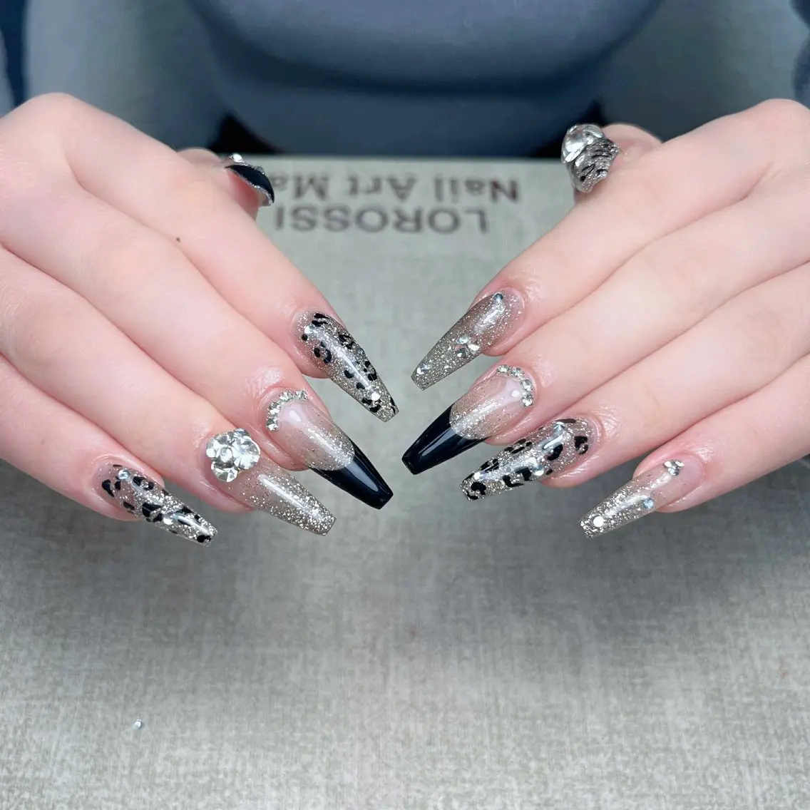 ネイル オーロラネイル ボルドー ブラウン ハート ラメ(グリッター) ハンドネイル ハンドケア Nova Nailのネイルデザイン