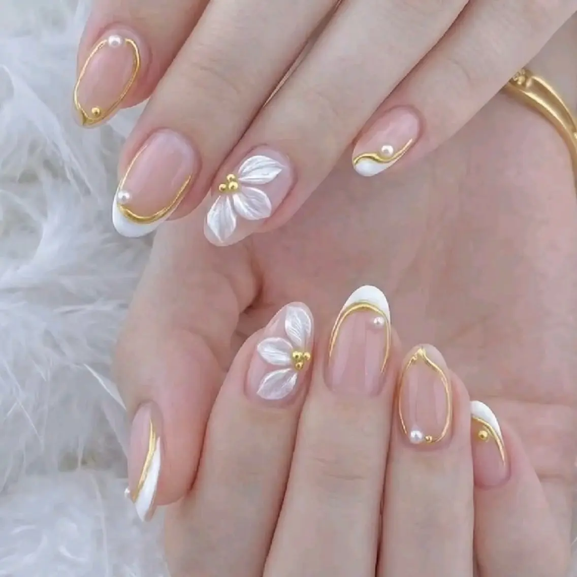 ネイル アートネイル フラワーネイル フレンチネイル ジェルネイル ゴールド ハンドネイル Umee Nailのネイルデザイン