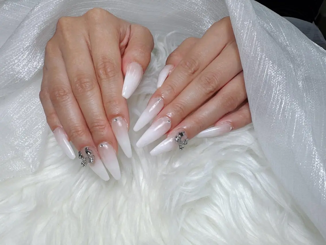 ネイル べっ甲ネイル チークネイル フラワーネイル フットネイル フレンチネイル ハンドネイル ハンドケア Hara Nail 【持ち込みOK】のネイルデザイン