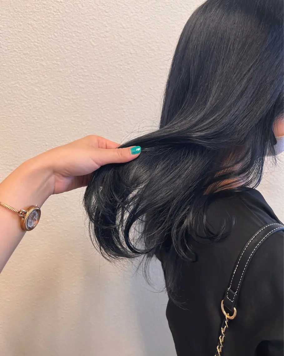 セミロング カラー ブリーチ ネイビーカラー ブリーチなしカラー 🌼こやま かおり🌼のヘアスタイル