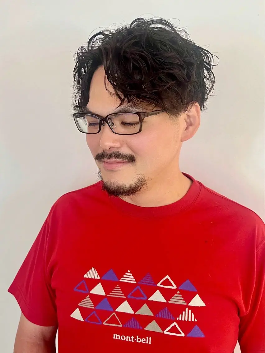 ショート パーマ メンズ メンズパーマ スペインカール パーマ 派手髪デザインカラー ヒロカのヘアスタイル