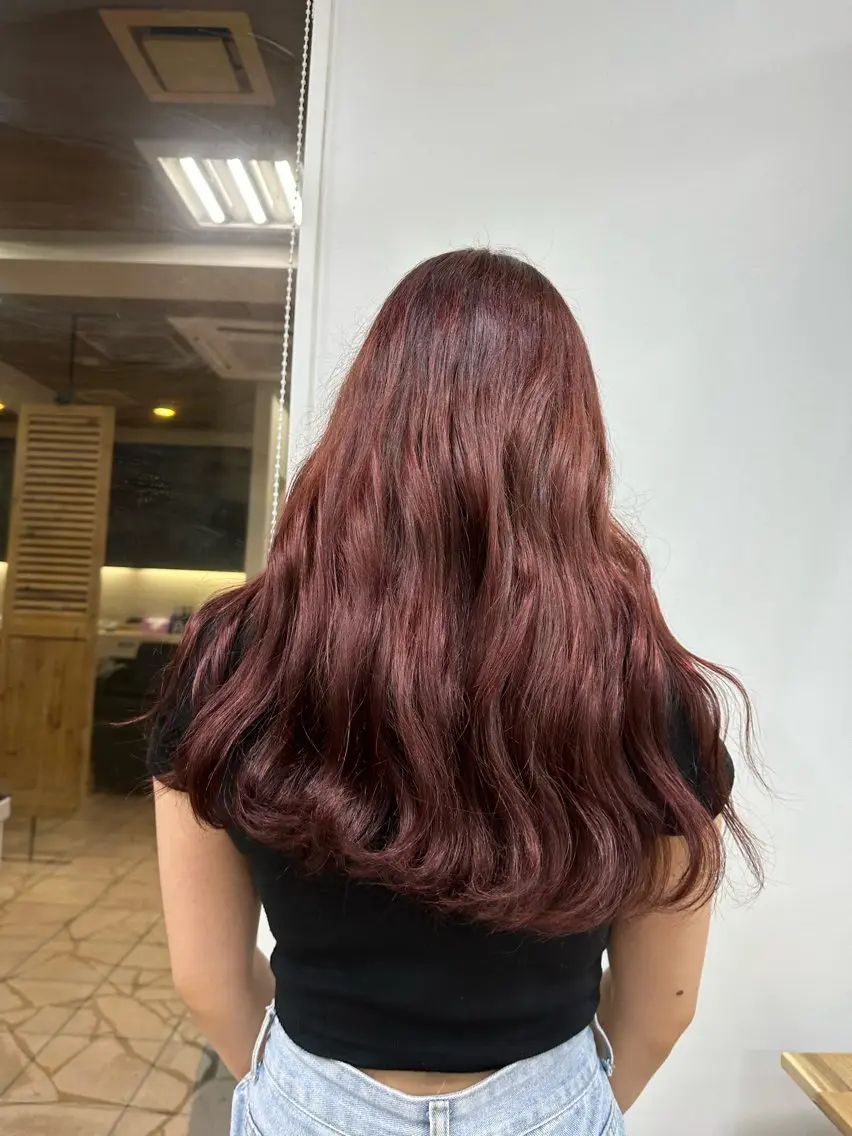 ロング カラー Plaatje 百桜のヘアスタイル