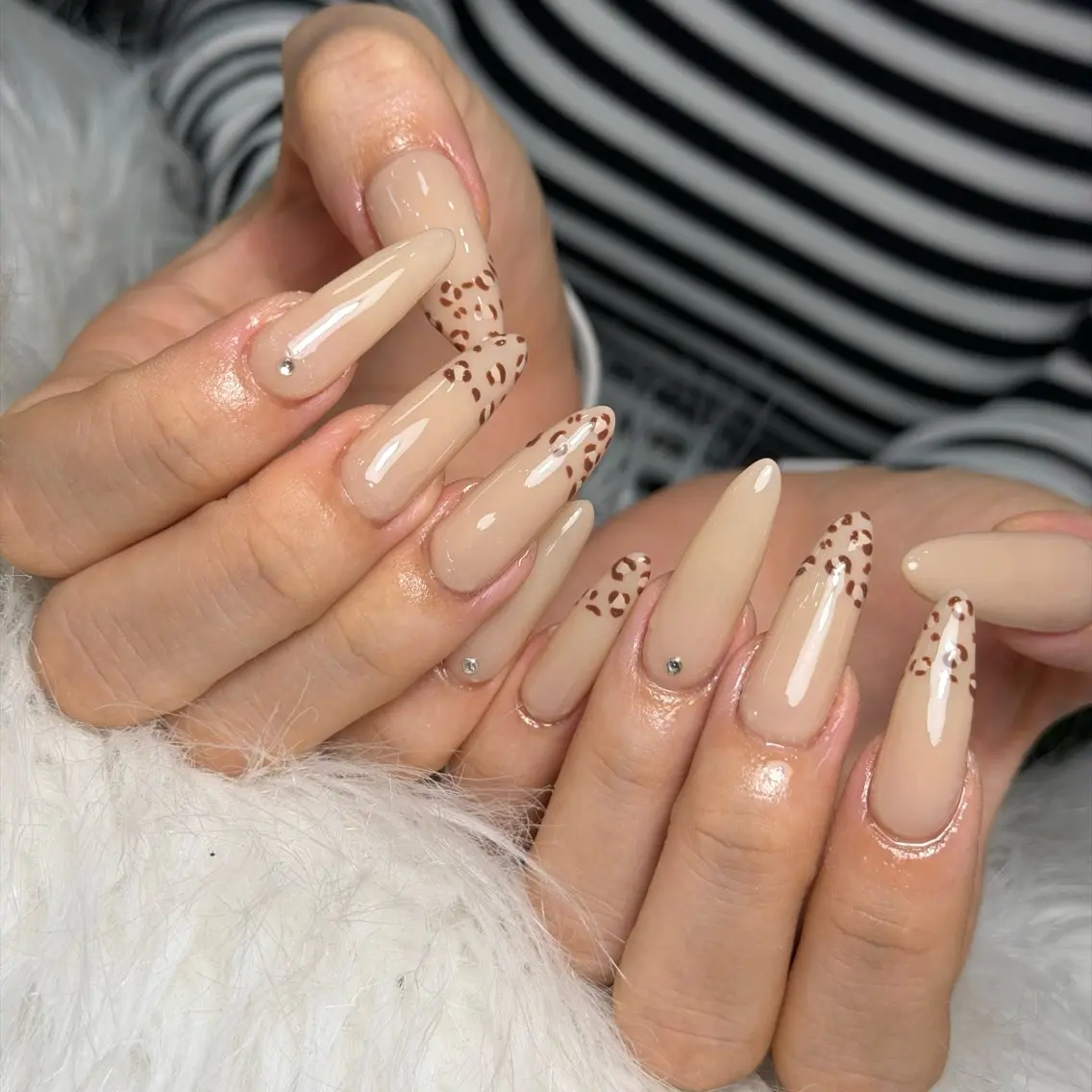 ネイル オーロラネイル 長さ出し フラッシュネイル フレンチネイル ジェルネイル Michi Nail Staffのネイルデザイン