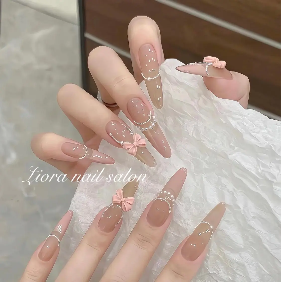 ネイル フレンチネイル ジェルネイル ガーリー グラデーション キラキラネイル ハンドネイル JUN Lioraネイルのネイルデザイン