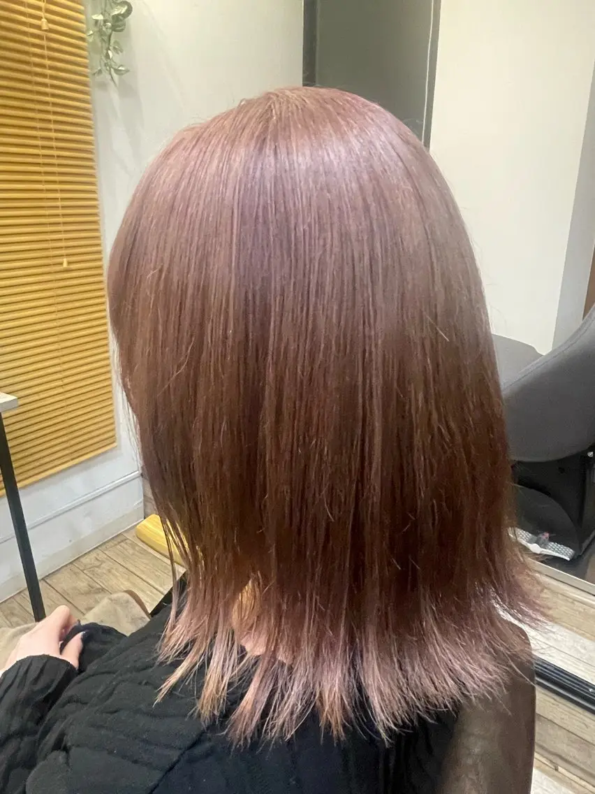 セミロング カラー ブリーチ ピンクカラー 🦋春山 さとみ🦋のヘアスタイル
