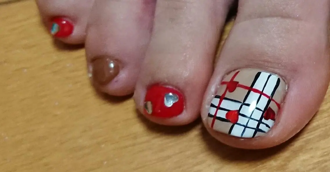 ネイル ハート バレンタイン フットネイル Lilith Nailのネイルデザイン