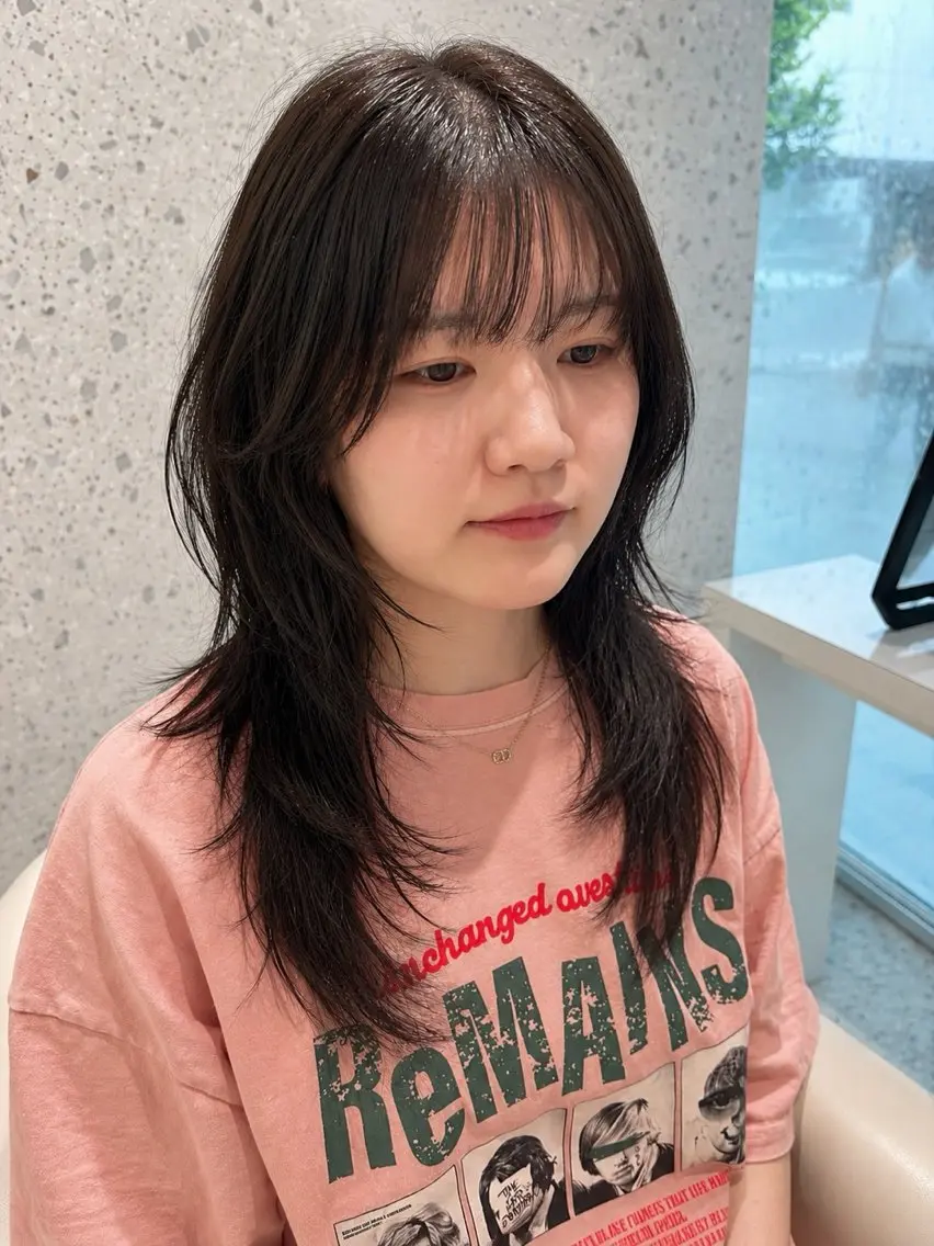 セミロング ハッシュカット 山田 ひかりのヘアスタイル