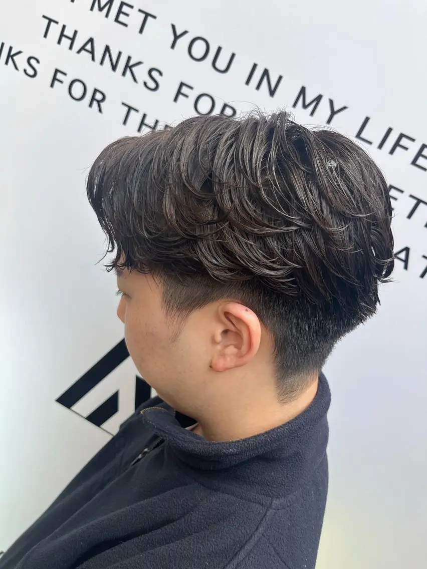 メンズ メンズブリーチ センターパート コンマヘア ダウンパーマ カルマパーマ 韓国メンズヘア特化 ‪☆KOKIのヘアスタイル