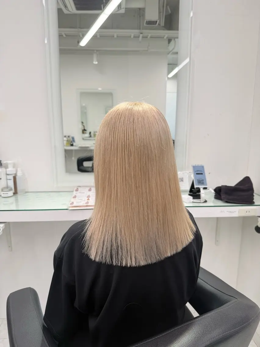 セミロング カラー 💗デザインカラー 💗RISA🐰のヘアスタイル