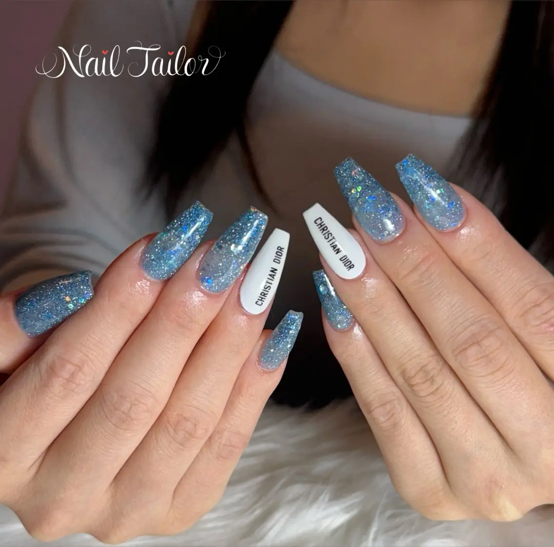 ネイル 長さ出し ホログラムネイル キラキラネイル ラメ(グリッター) 水色 NailTailor ネイルテイラーのネイルデザイン