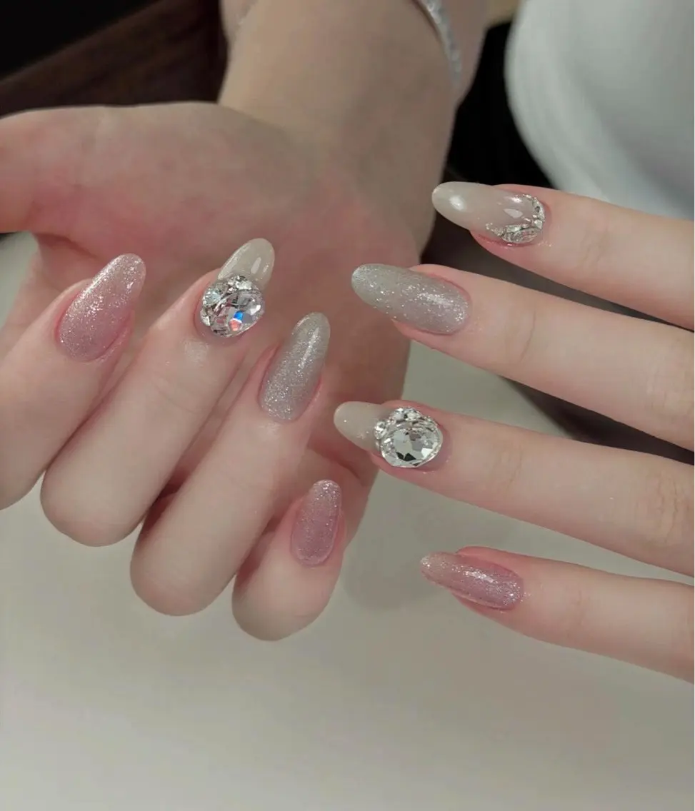 ネイル フラワーネイル フレンチネイル ガーリー キラキラネイル 韓国ネイル ハンドネイル ハンドケア Anna Melia Nailのネイルデザイン