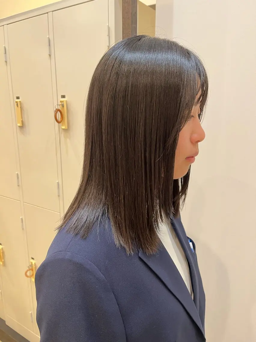 セミロング 顔まわりレイヤー 顔周りカット レイヤーカット MAHAE 東芝のヘアスタイル