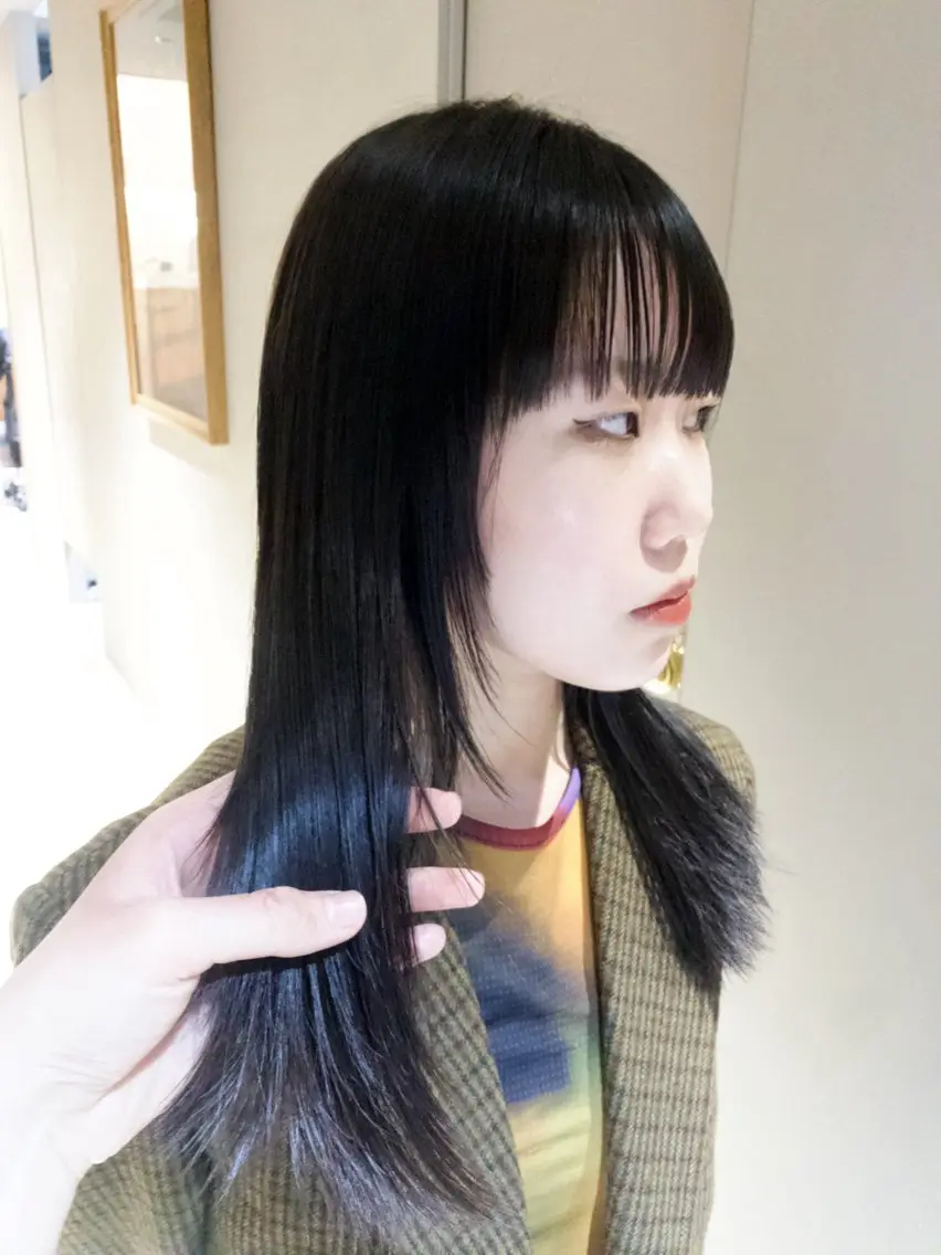 セミロング カラー ヘアカラー yiye shioriのヘアスタイル
