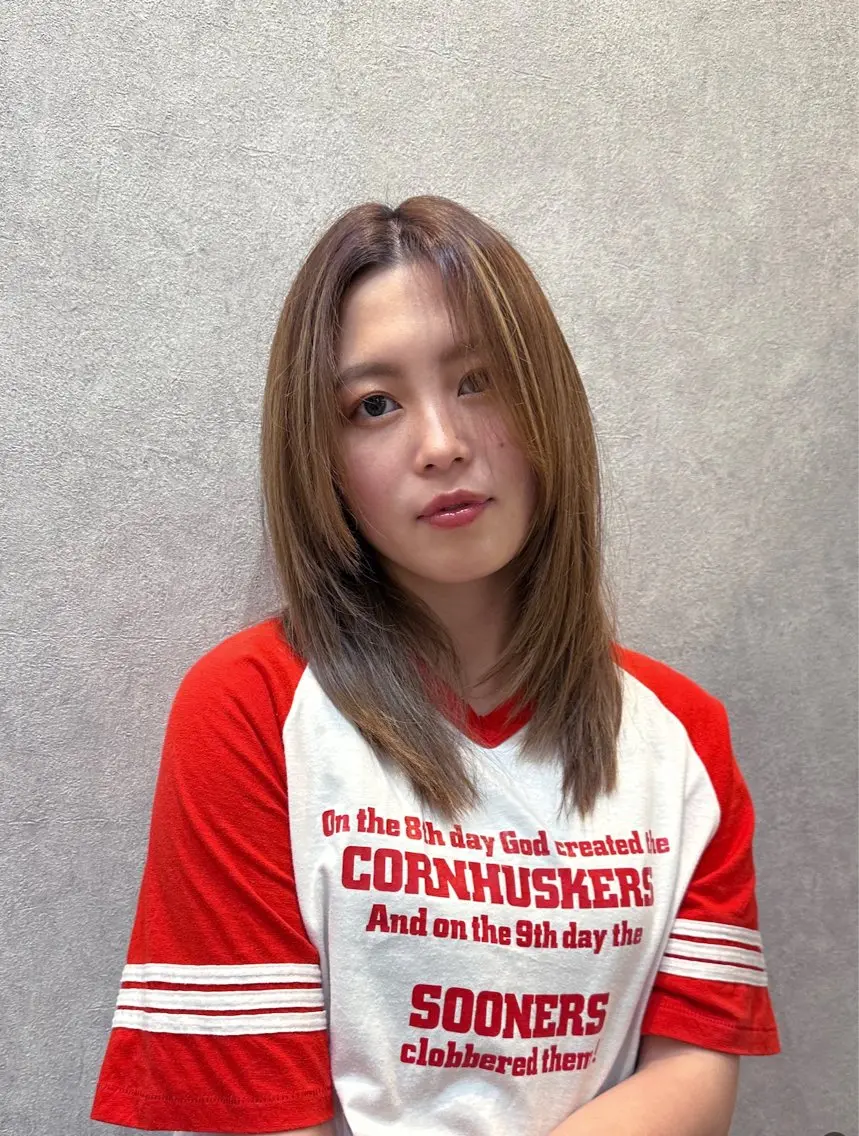 セミロング カラー ヘアアレンジ ハイライトカラー 顔まわりレイヤー ハイライト レイヤーカット REONA🪽✨薬院 レイヤーカット🫧のヘアスタイル