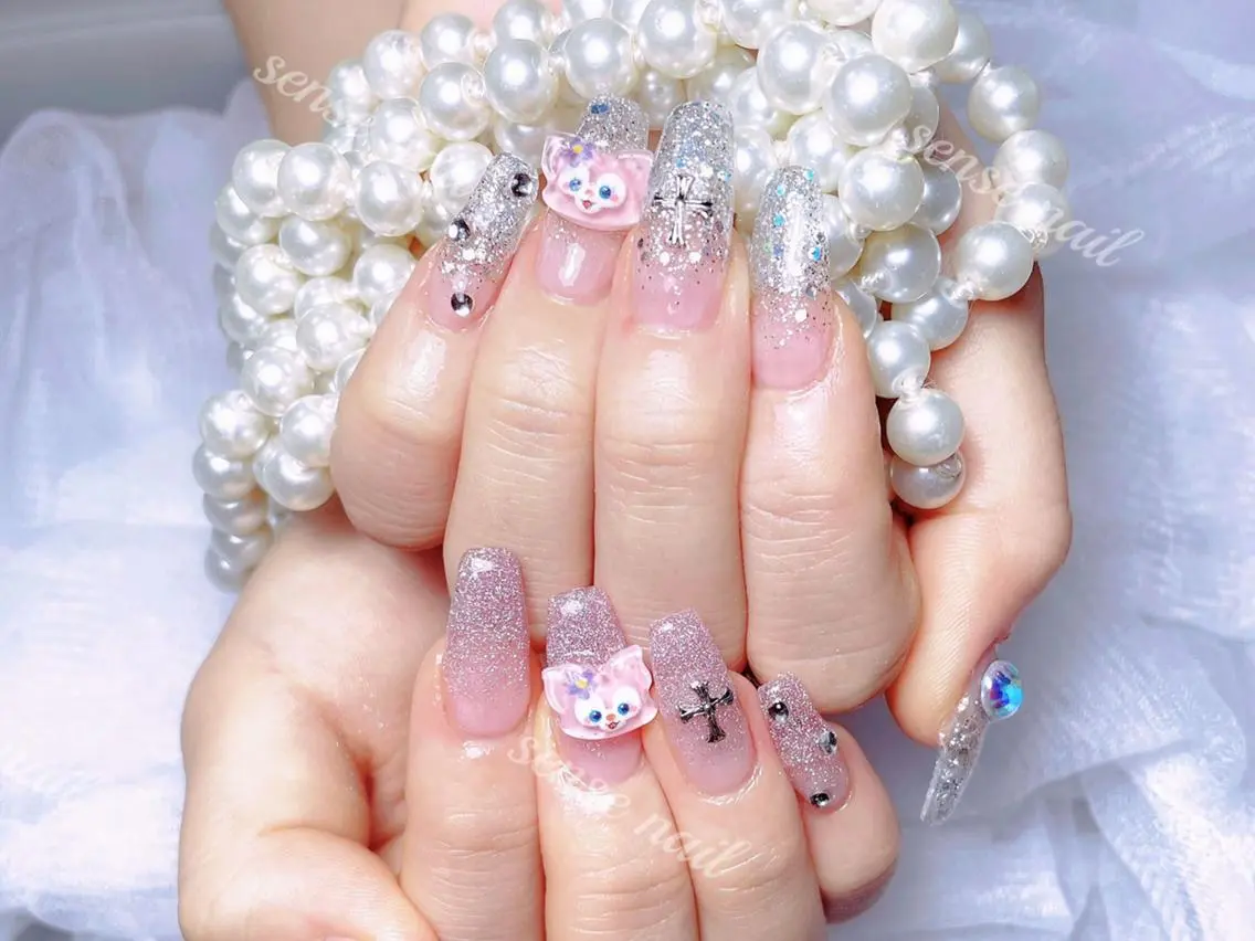 ネイル Queening 🦋のネイルデザイン